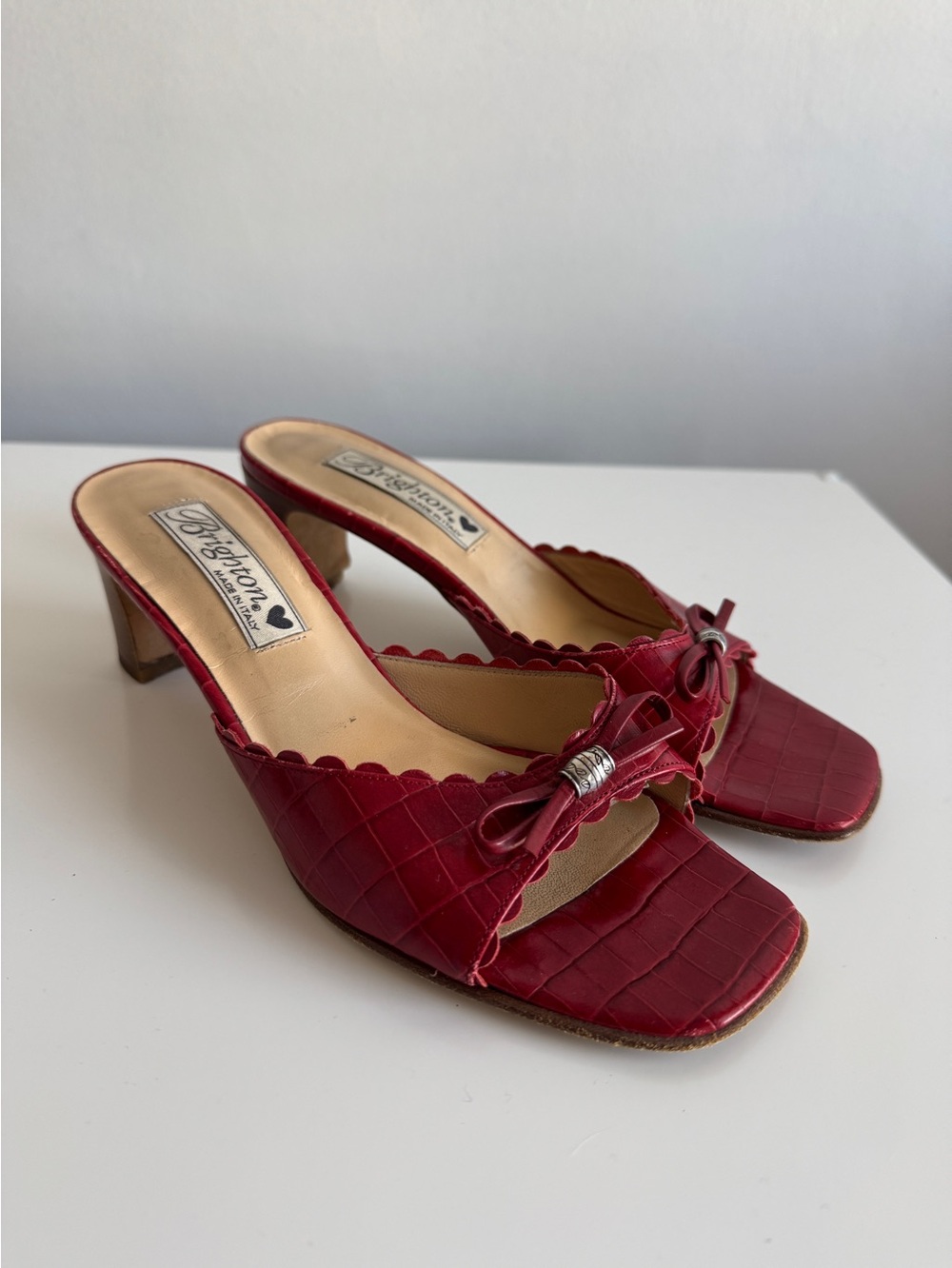 Brighton Red Croc-Embossed Mule Kitten Heels with Bow Accent Size 6